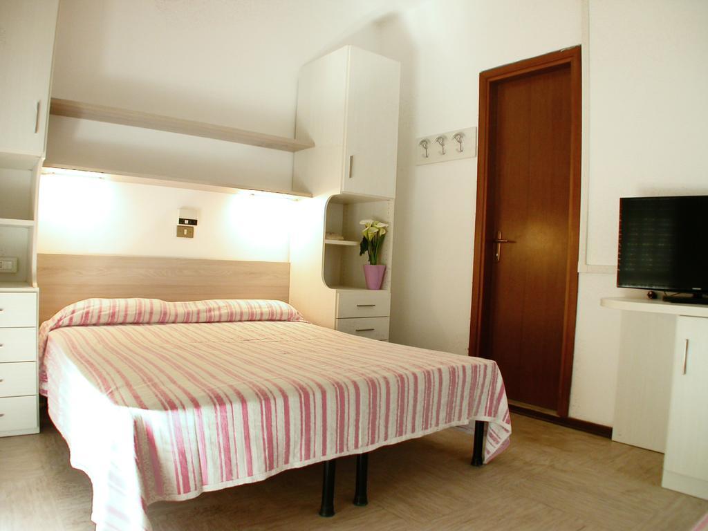 לידו די ג'סולו Albergo Aquila חדר תמונה
