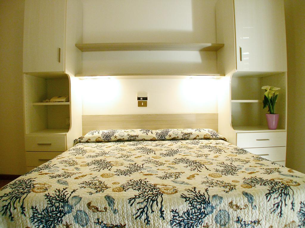 לידו די ג'סולו Albergo Aquila חדר תמונה