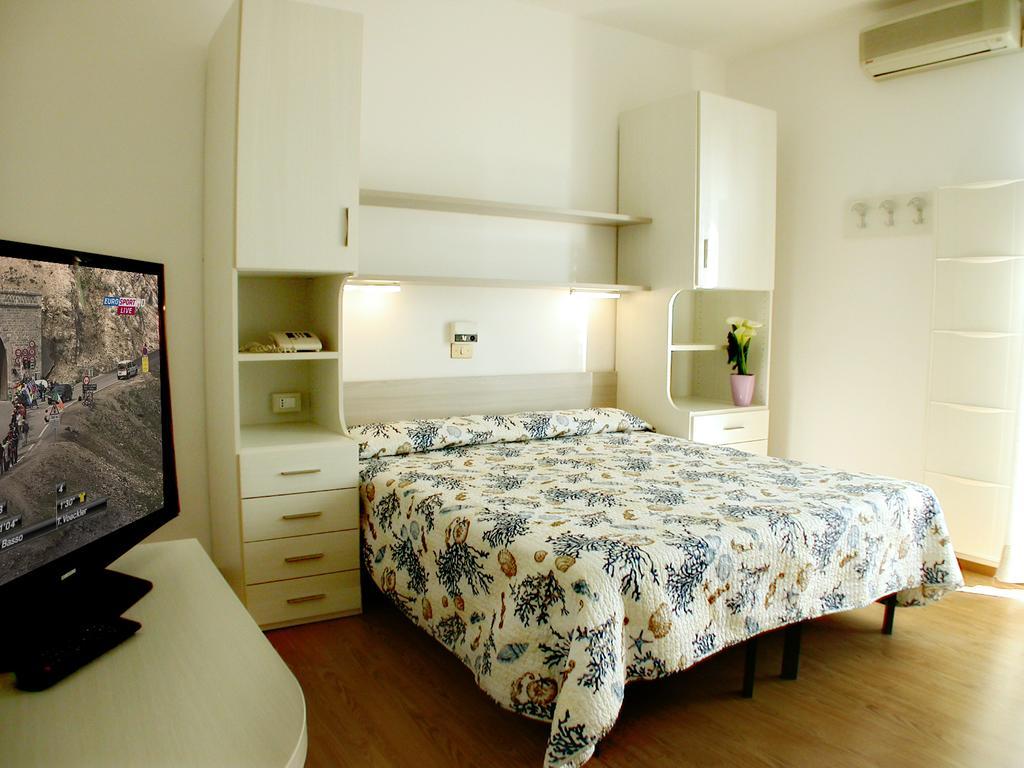 לידו די ג'סולו Albergo Aquila חדר תמונה